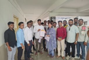 शिरपूर आदिवासी विद्यार्थ्यांच्या विविध मागण्यांसाठी शासनाला निवेदन